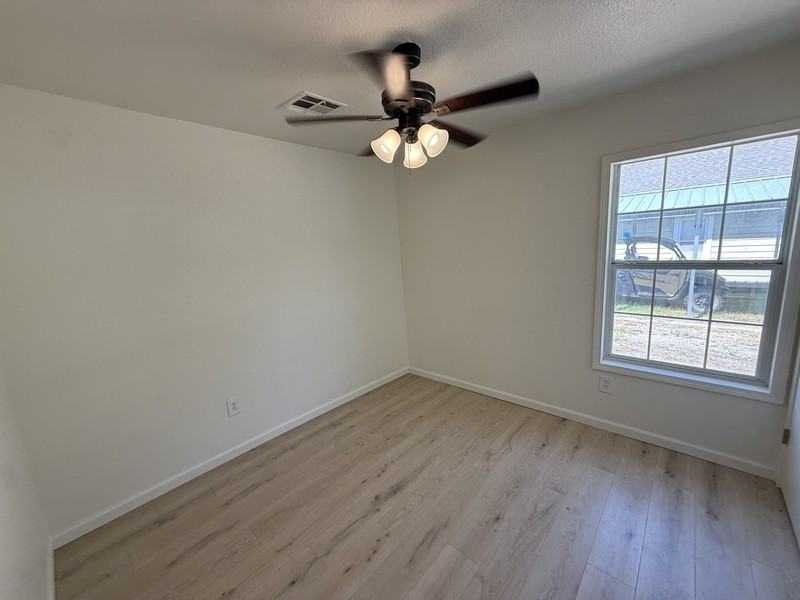 607 E Broadway - Photo 4 of 10