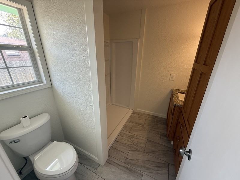 607 E Broadway - Photo 5 of 10