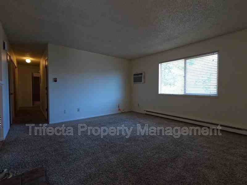 1644 E Pitkin St - Photo 4 of 16