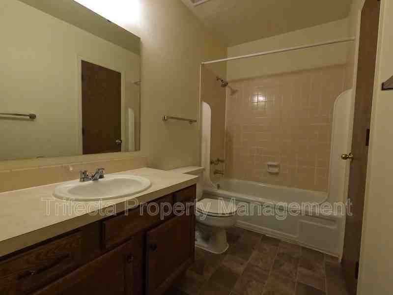 1644 E Pitkin St - Photo 7 of 16