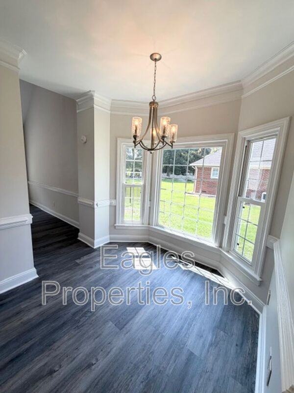 210 Creekside Dr - Photo 3 of 17