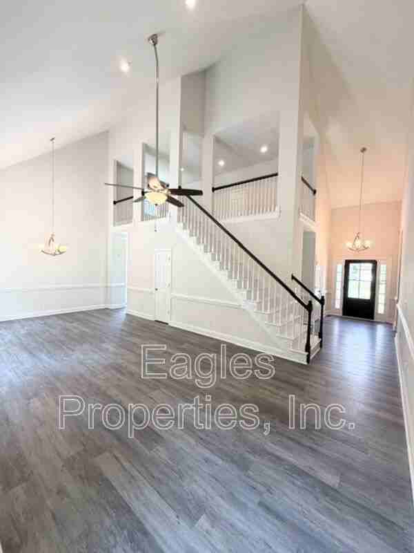 210 Creekside Dr - Photo 4 of 17