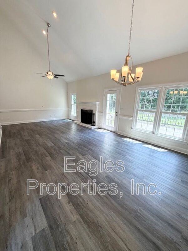 210 Creekside Dr - Photo 5 of 17