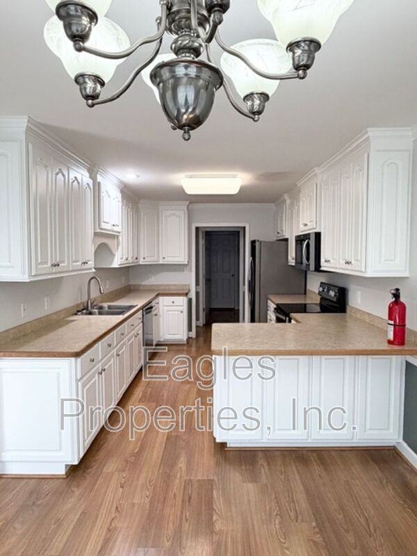 200 Myrna Dr - Photo 4 of 20