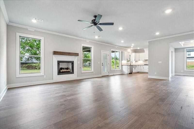 1605 S 23rd Pl - Photo 5 of 18