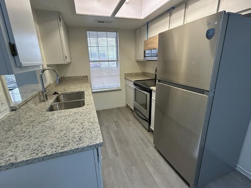 329 Berry St #202 - Photo 5 of 19