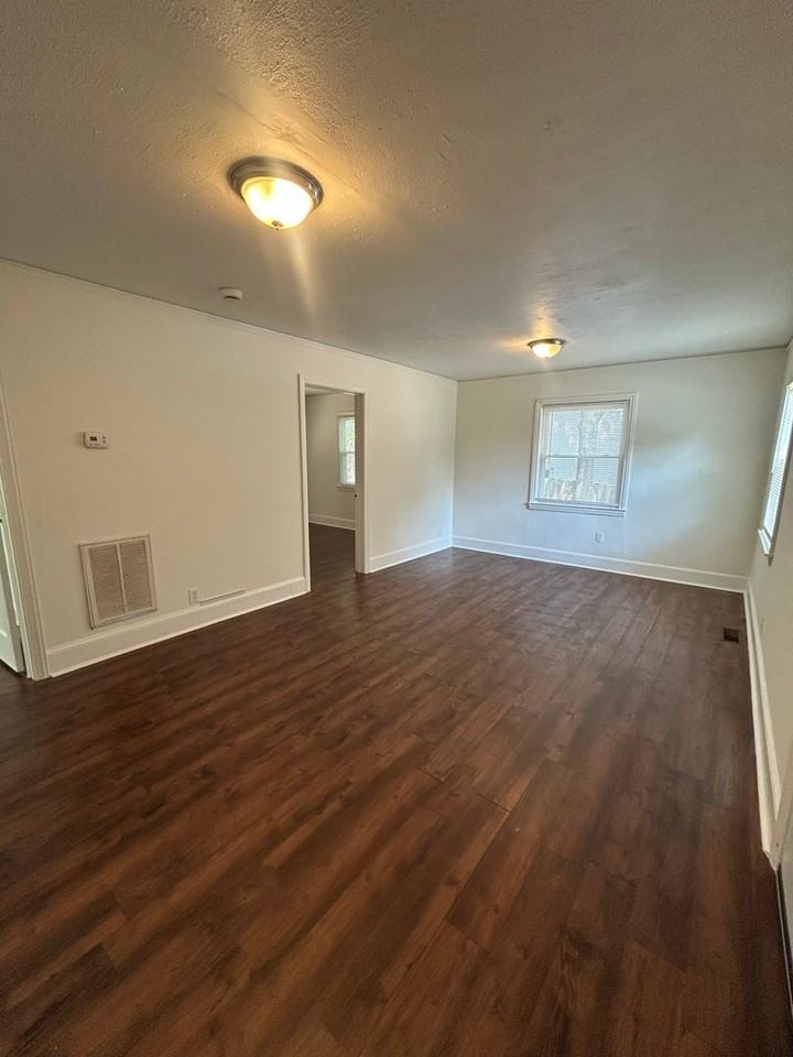 4 Prancer Ave - Photo 2 of 14