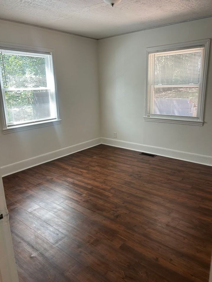 4 Prancer Ave - Photo 4 of 14