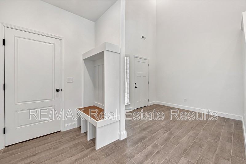 2011 Wildflower Dr - Photo 6 of 35