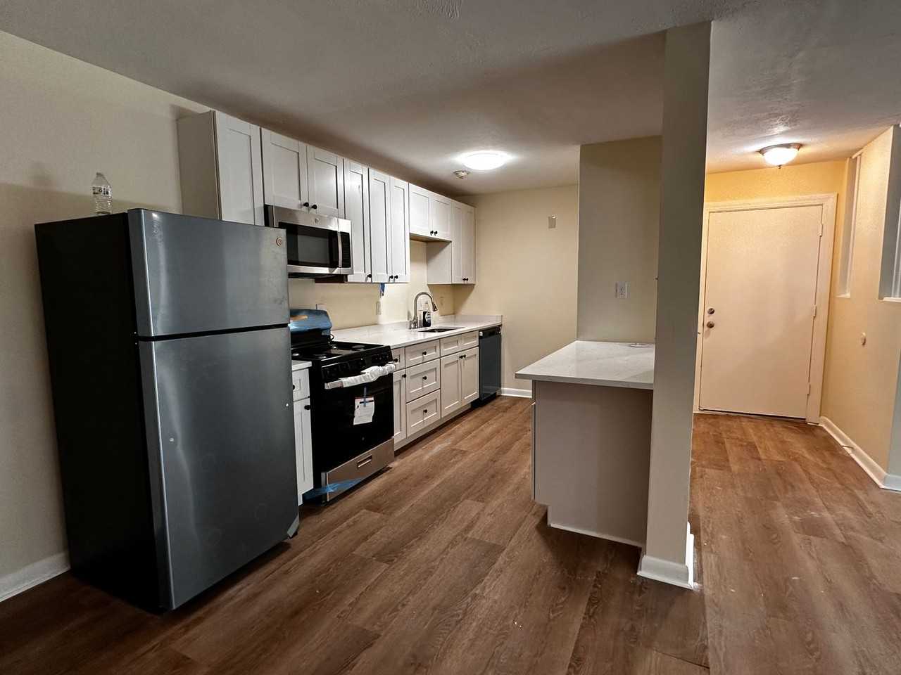 435 Oaklawn Ave #324 - Photo 3 of 12