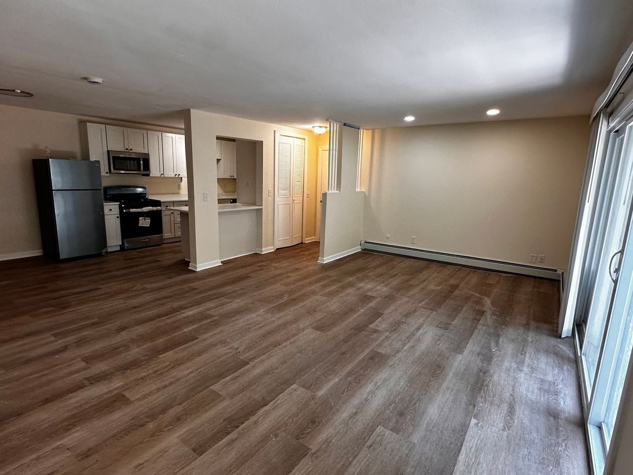 435 Oaklawn Ave #324 - Photo 4 of 12