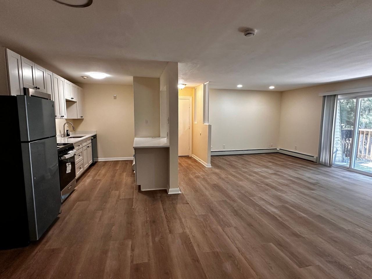 435 Oaklawn Ave #324 - Photo 5 of 12