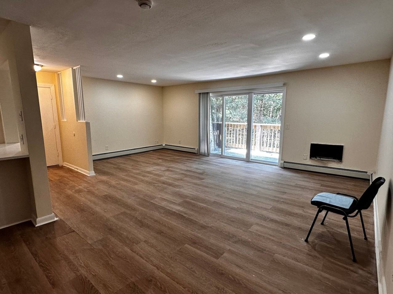 435 Oaklawn Ave #324 - Photo 6 of 12