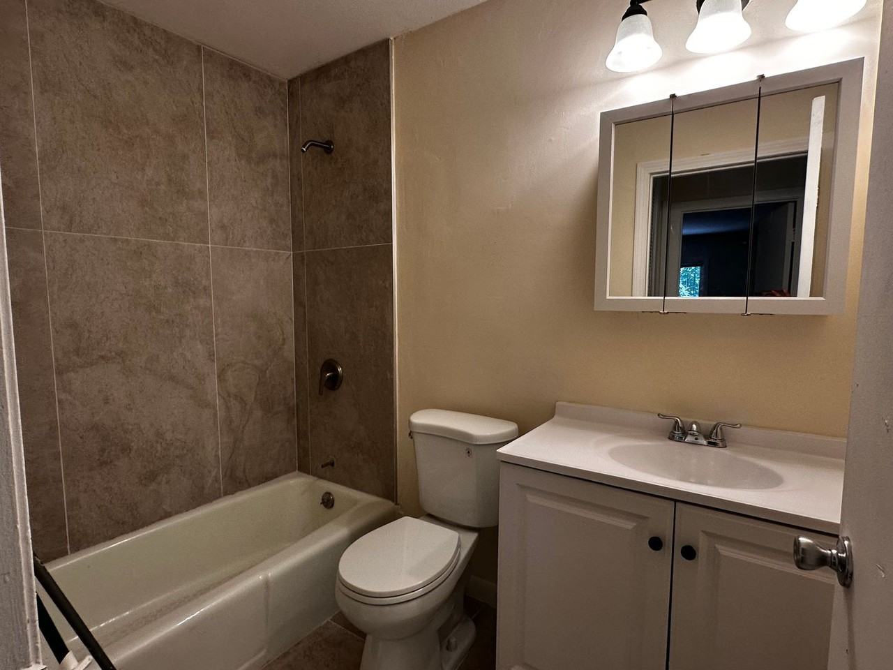 435 Oaklawn Ave #324 - Photo 7 of 12
