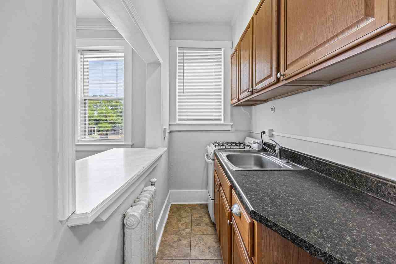1625 East Ave - Photo 4 of 50