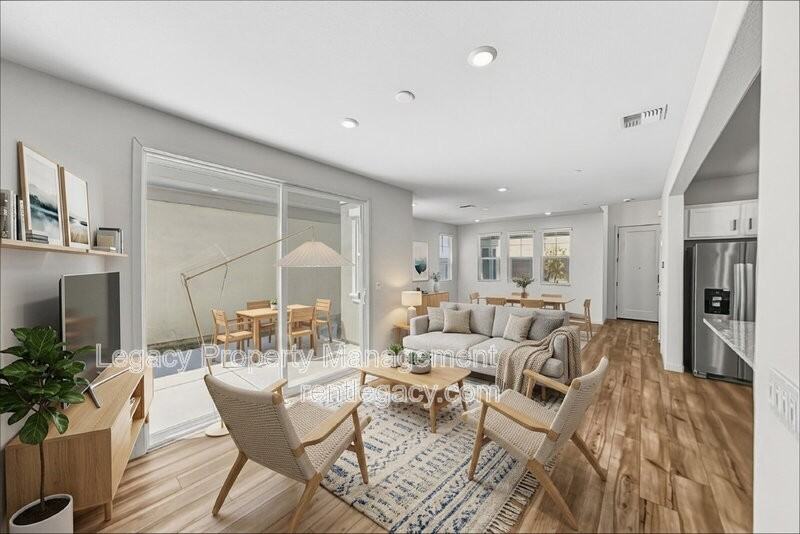 112 Seahorse St - Photo 5 of 21