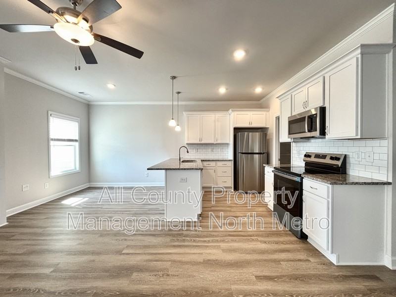 6366 Pine Ridge Pt - Photo 4 of 13