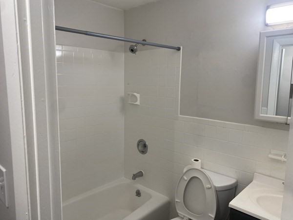 75 Vine St #6 - Photo 7 of 8