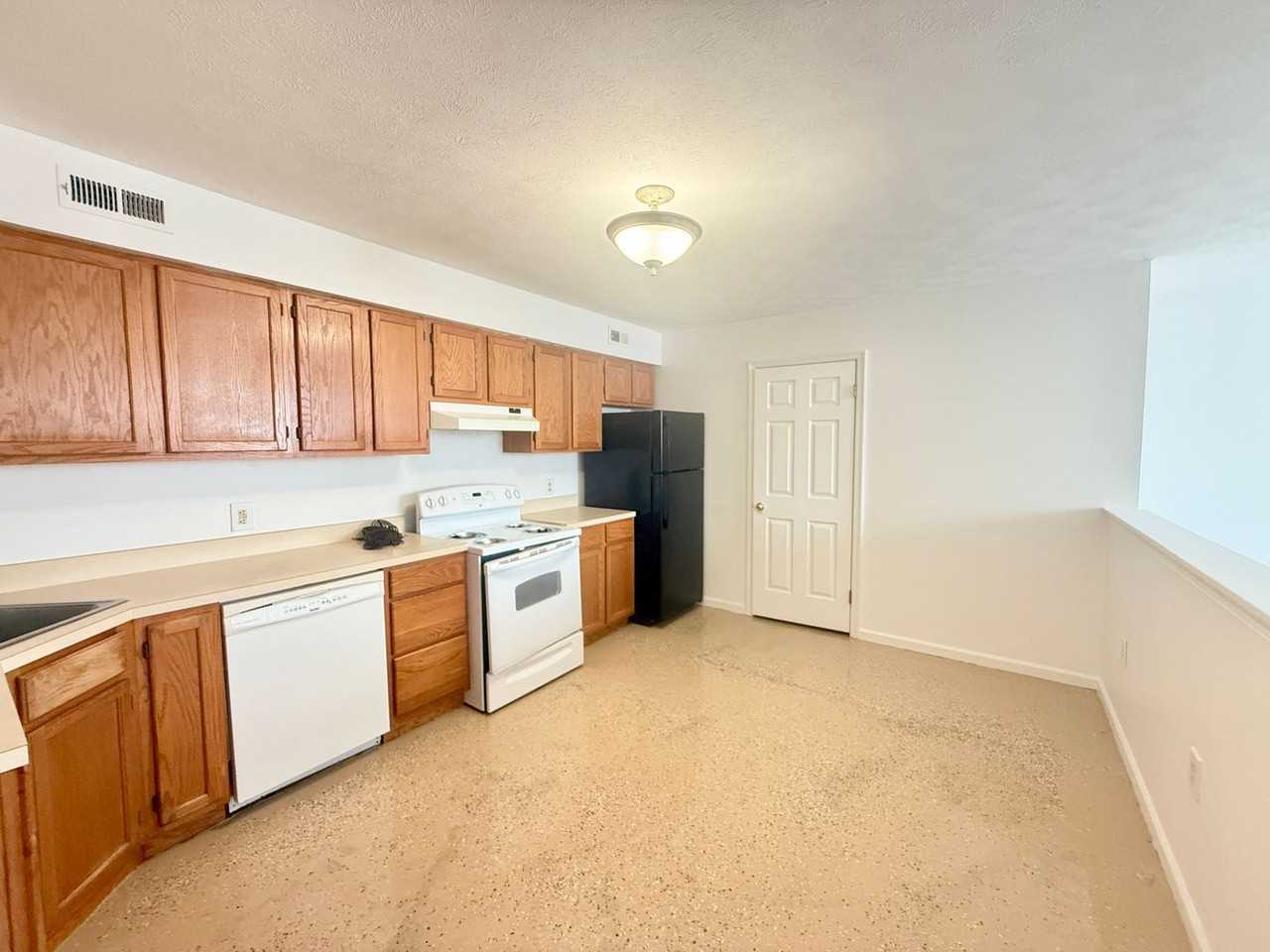 215 S Eaton Street - Photo 3 of 16