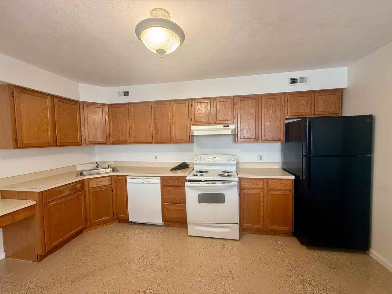 215 S Eaton Street - Photo 4 of 16