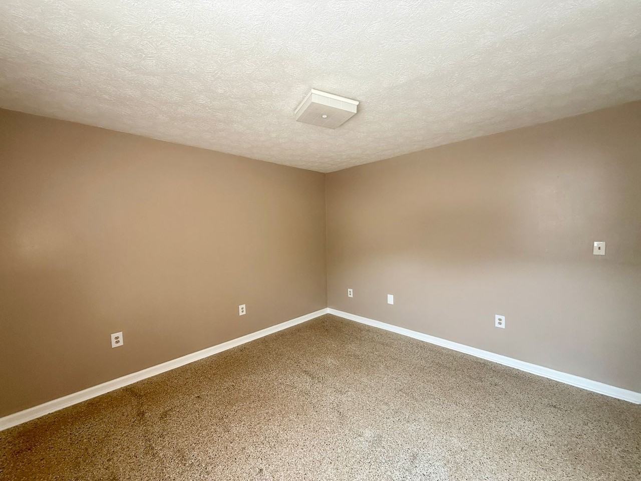 215 S Eaton Street - Photo 5 of 16