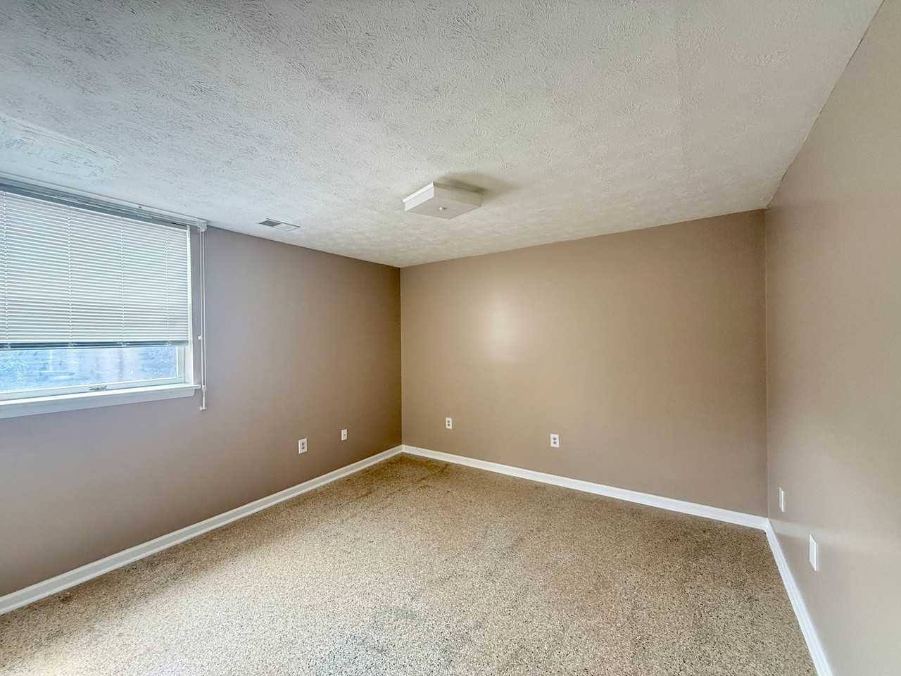 215 S Eaton Street - Photo 6 of 16