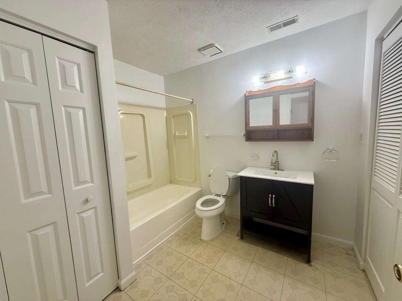215 S Eaton Street - Photo 7 of 16