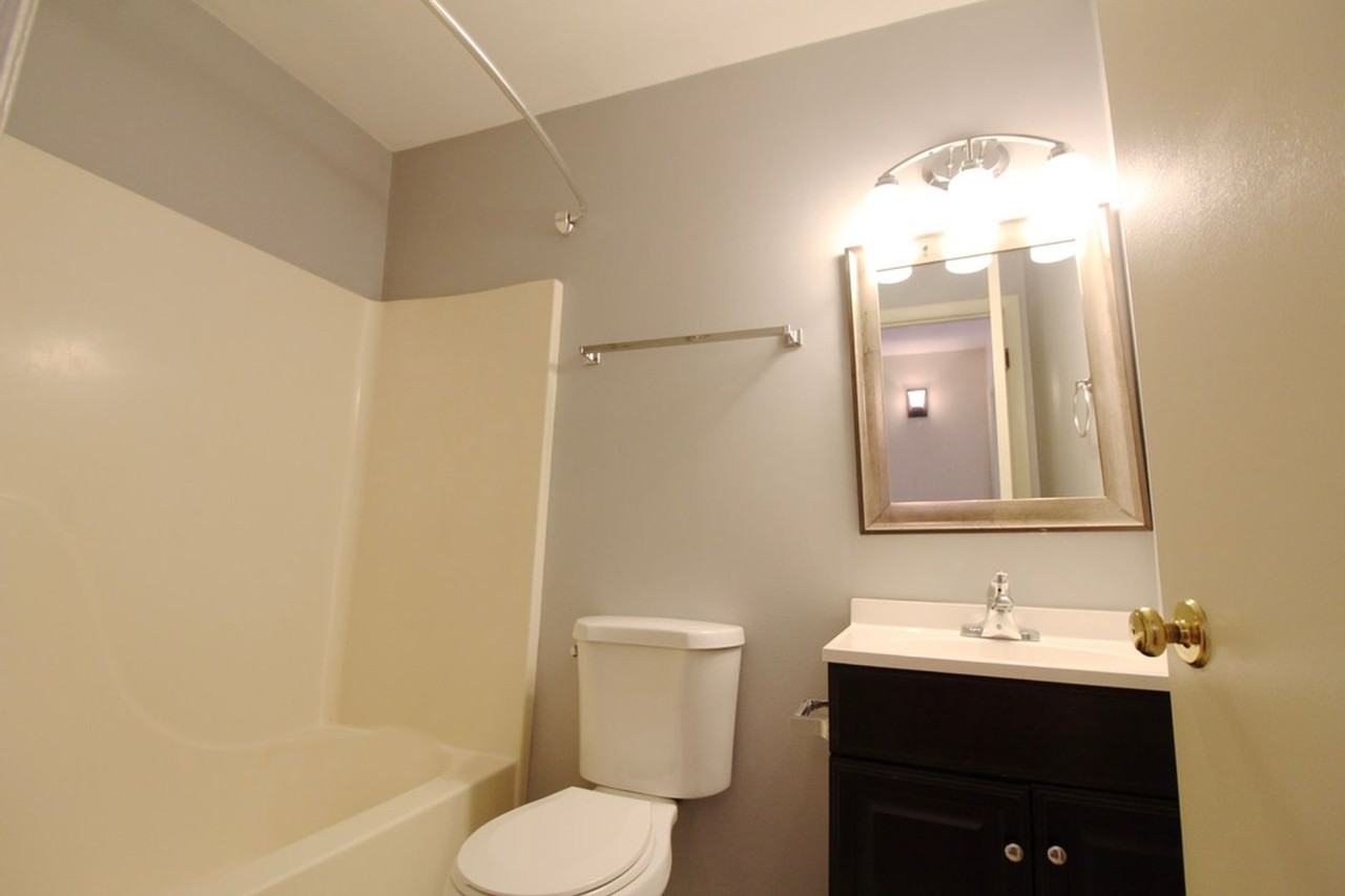 1408 Bradley Dr - Photo 7 of 23
