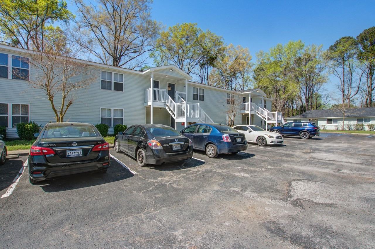 Kenwood Garden Apartments - Photo 2 of 17