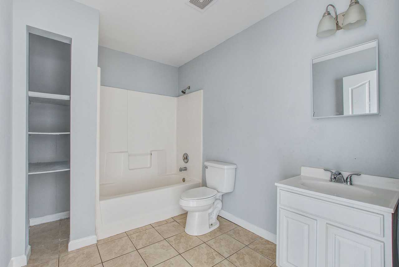 Kenwood Garden Apartments - Photo 5 of 17