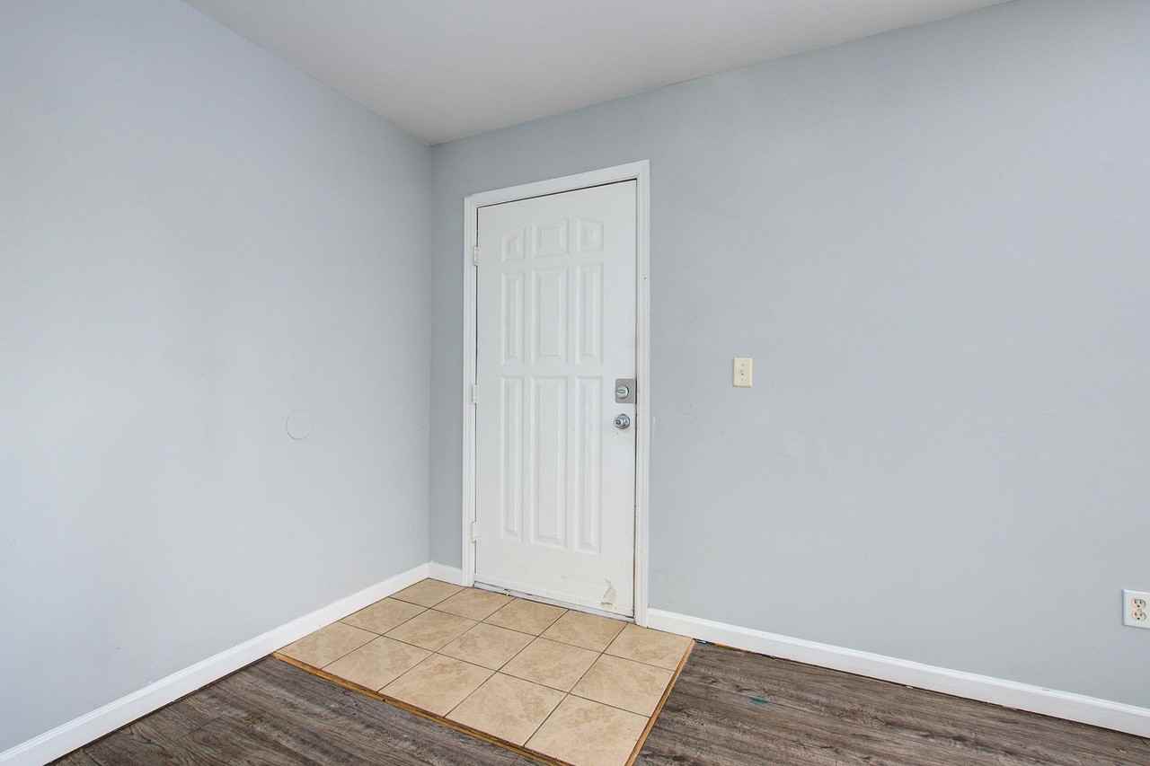 Kenwood Garden Apartments - Photo 6 of 17