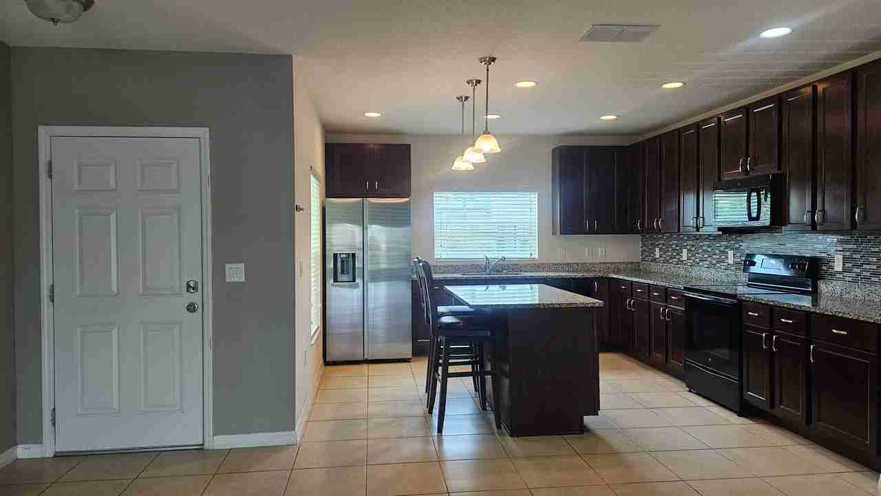 233 Primrose Dr - Photo 2 of 11