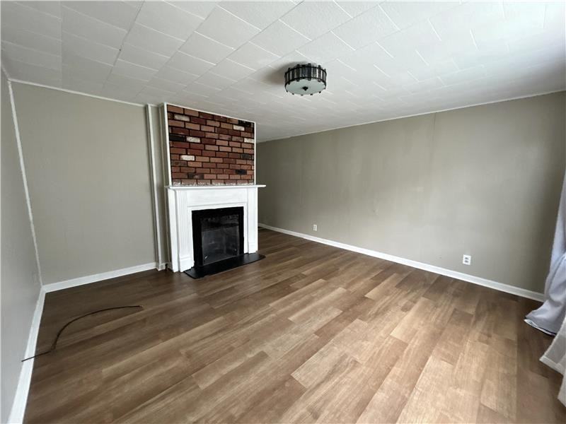 2370 W 23rd St - Photo 3 of 9