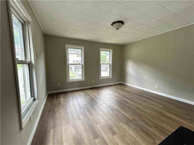 2370 W 23rd St - Photo 6 of 9