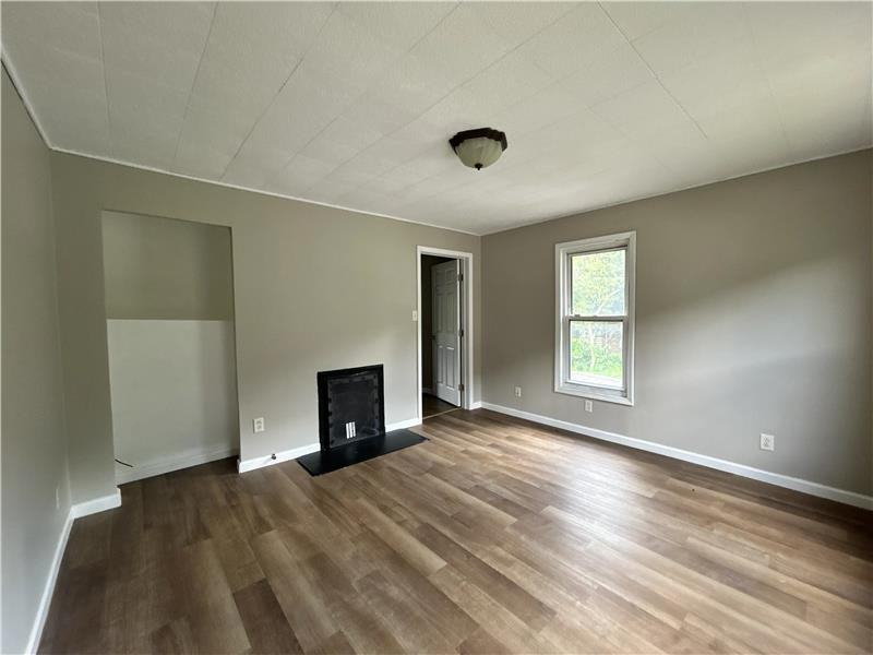 2370 W 23rd St - Photo 7 of 9