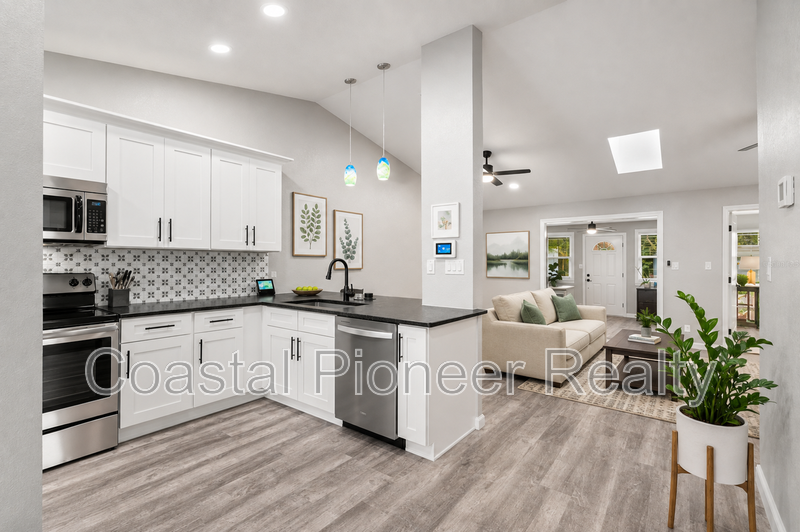 124 Anclote Rd - Photo 3 of 18