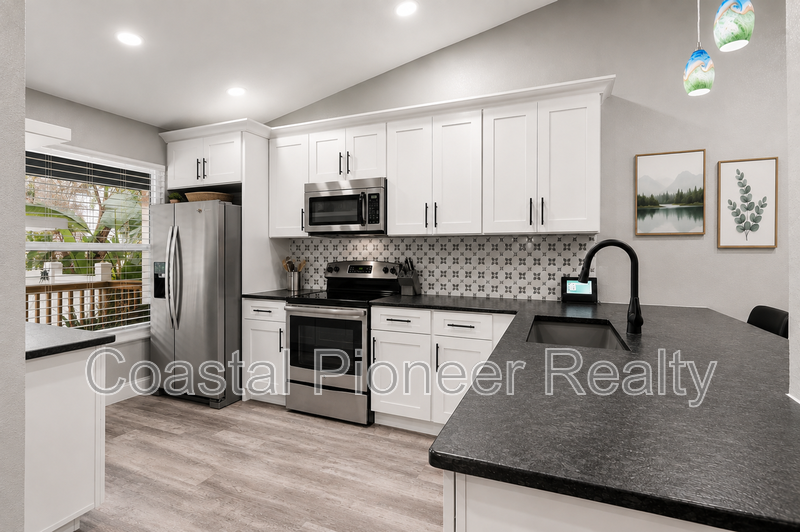 124 Anclote Rd - Photo 4 of 18