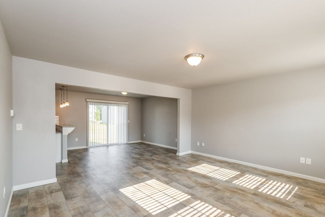 5643 Claremount St - Photo 4 of 31