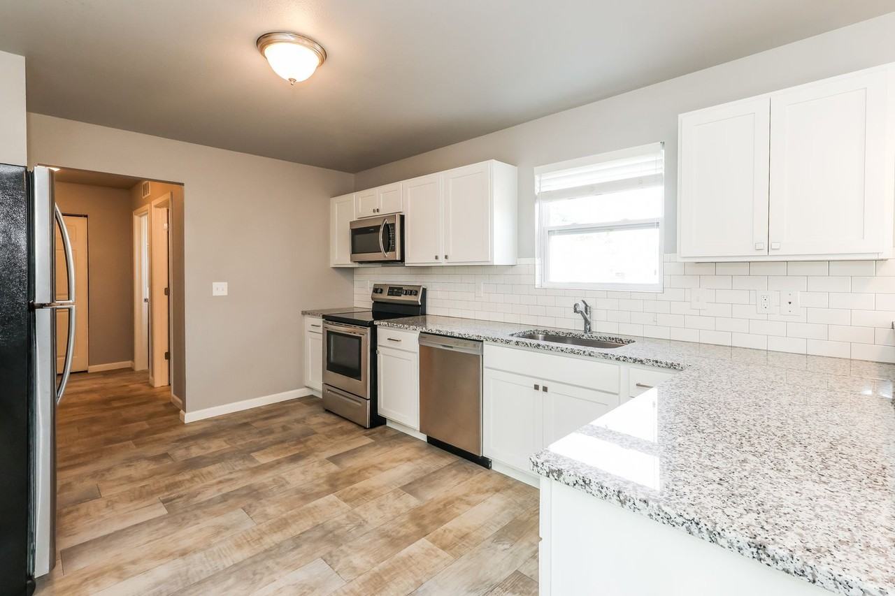 5643 Claremount St - Photo 6 of 31