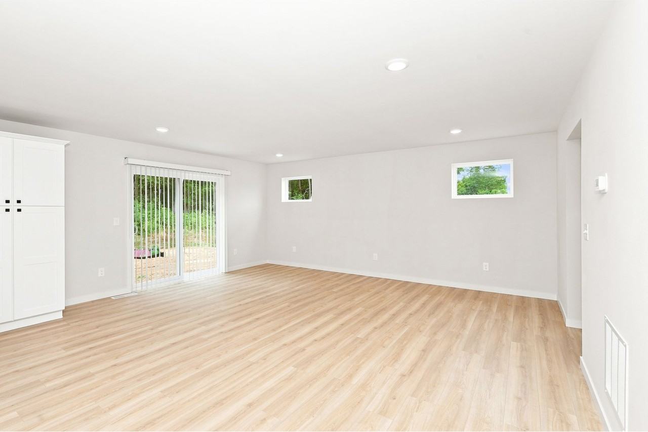 8130 Crestbrook Ct - Photo 3 of 27