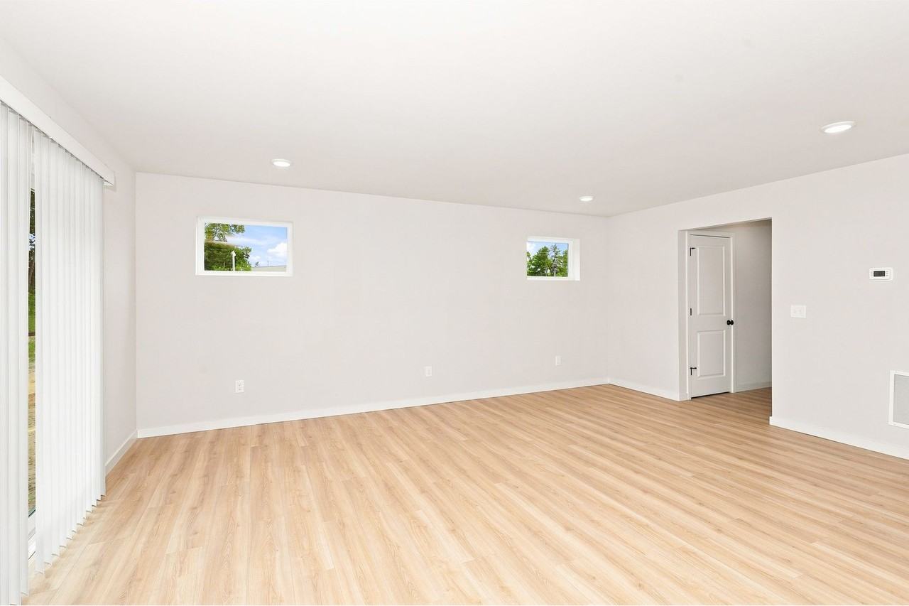 8130 Crestbrook Ct - Photo 5 of 27