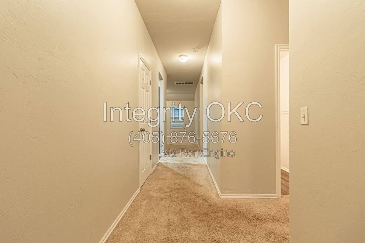 13233 Bridgewater Dr #1 - Photo 3 of 10