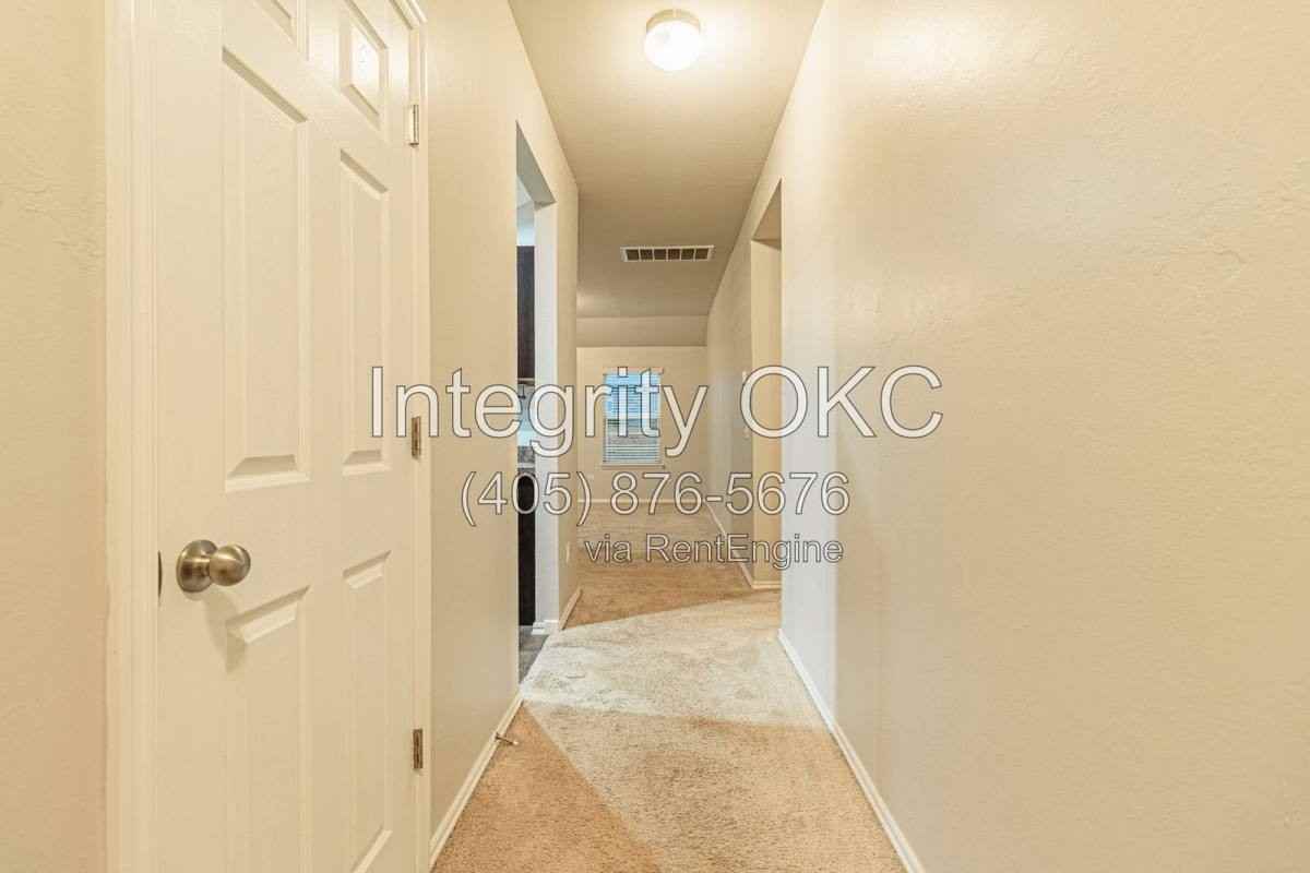 13233 Bridgewater Dr #1 - Photo 4 of 10