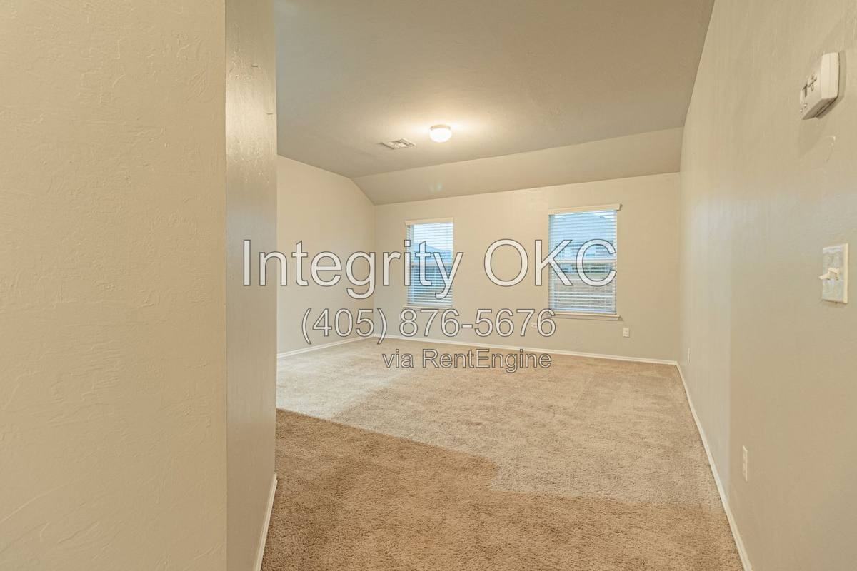 13233 Bridgewater Dr #1 - Photo 5 of 10