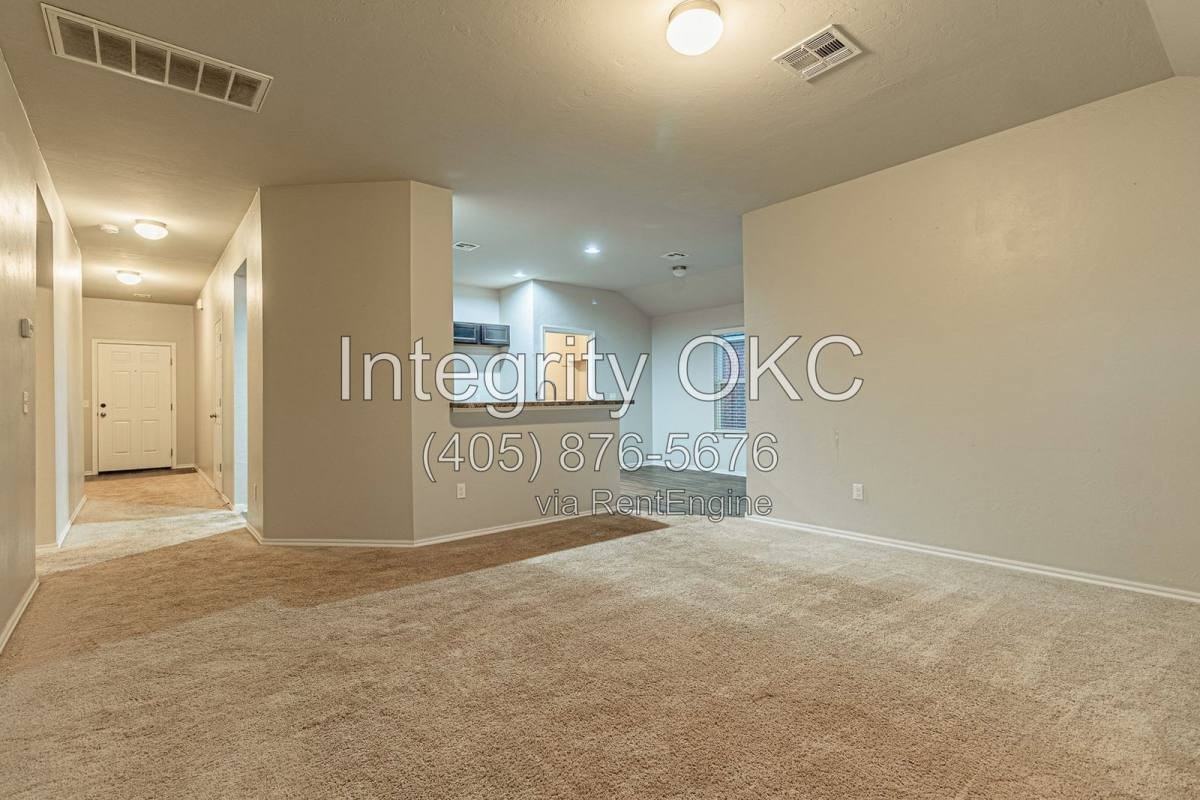 13233 Bridgewater Dr #1 - Photo 6 of 10