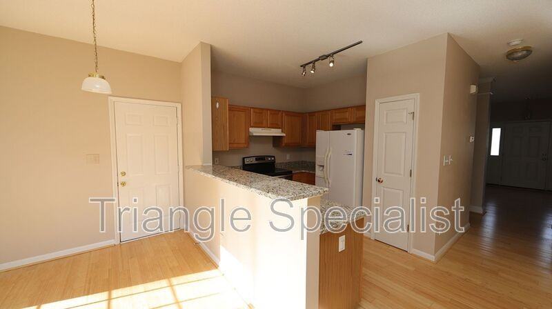 5305 Pitch Pine Ct - Photo 5 of 14