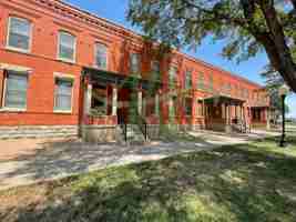 featured image of 401 401 - 411 W 11th St