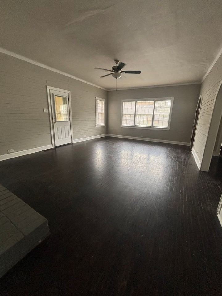 516 S Church St - Photo 2 of 7