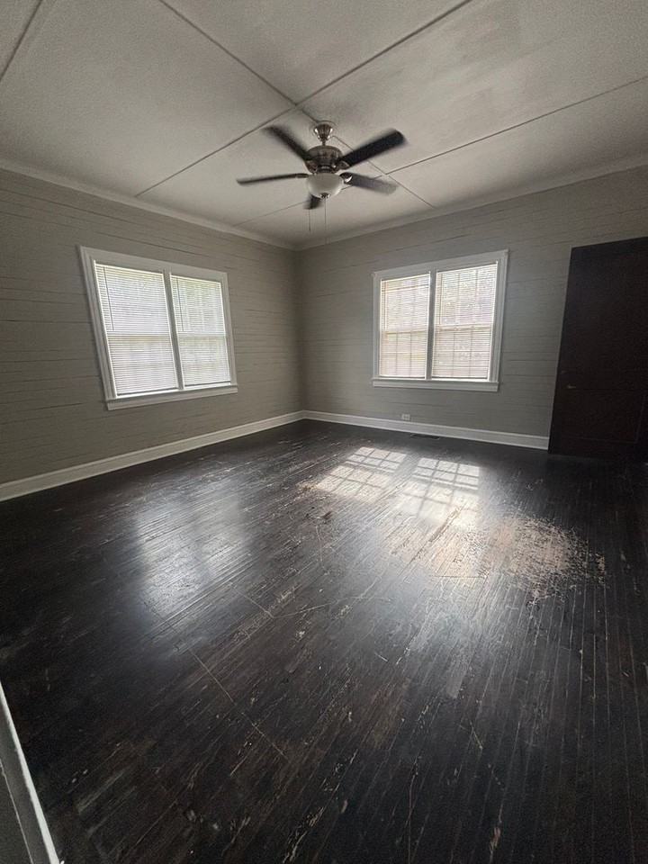 516 S Church St - Photo 5 of 7