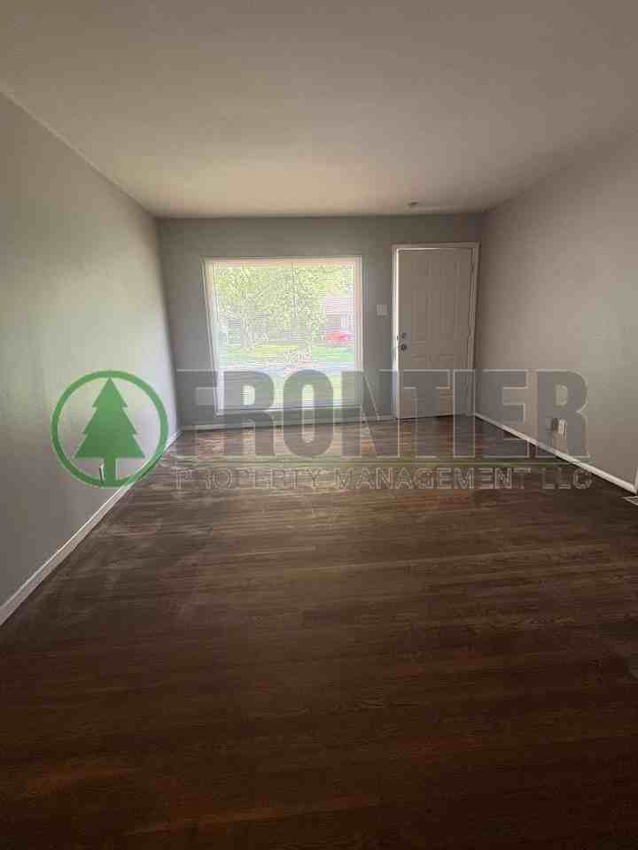 159 Ben Nevis Rd - Photo 3 of 14